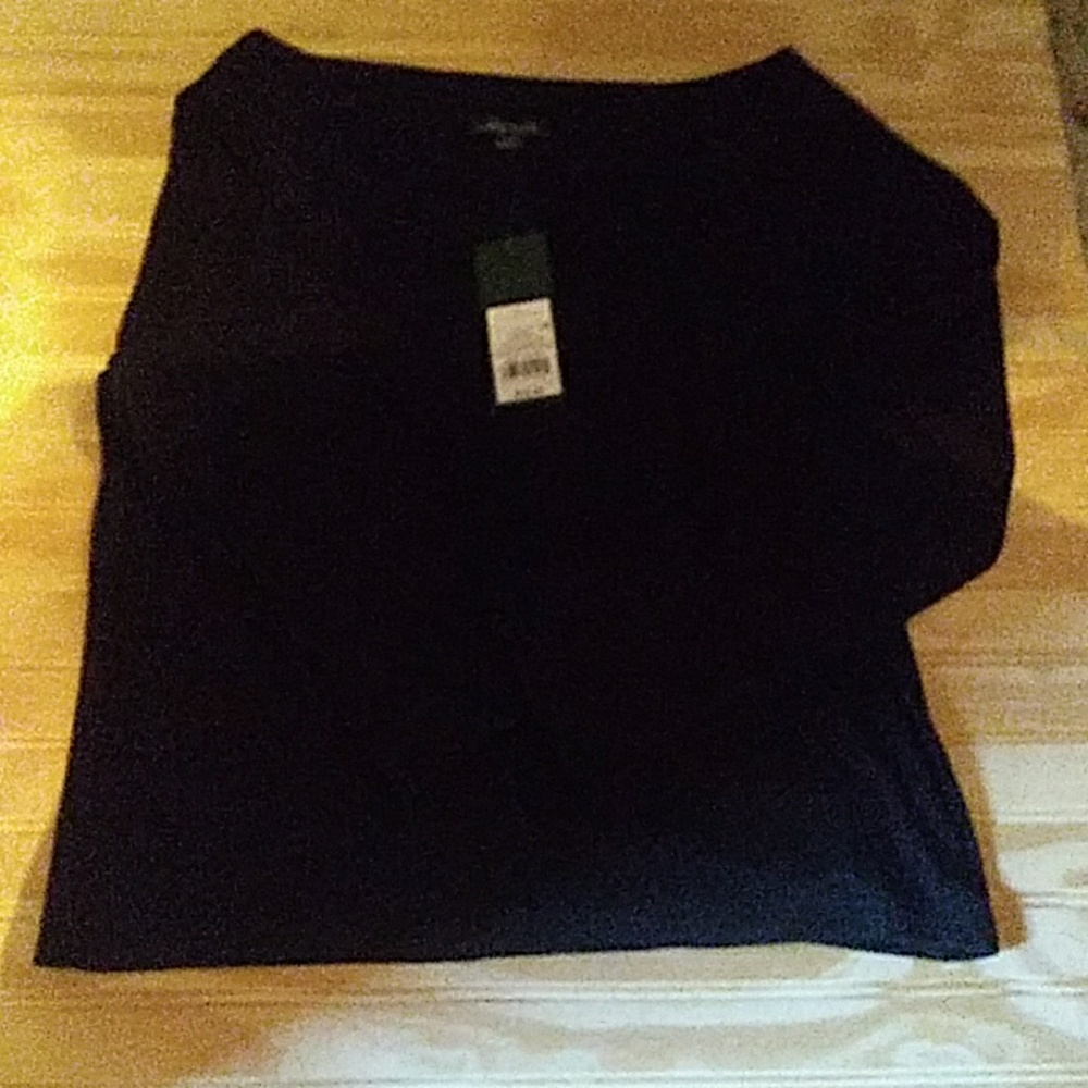 Womens top. Black color. NWT.